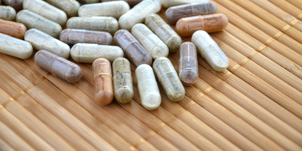 Jakie suplementy wybrać w przypadku częstych podróży – odporność, energia, komfort trawienia